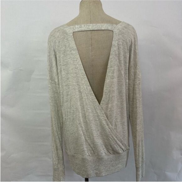 Athleta Chakra Open Back Pullover Sweatshirt 005 - Picture 3 of 3